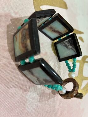 Bracelet marble stone framed black squares with push through closure